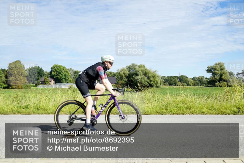 31.08.2025 - Elbe Triathlon Hamburg Michael Burmester http://msf.ph/oto/8692395 31.08.2025 10:34:50 Radfahren 841, 1231, 1244 meine-sportfotos.de