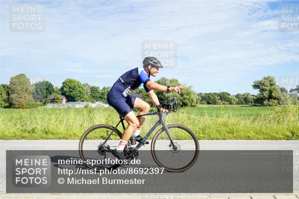31.08.2025 - Elbe Triathlon Hamburg Michael Burmester http://msf.ph/oto/8692397 31.08.2025 10:34:58 Radfahren 901, 1045, 1205, 1220 meine-sportfotos.de