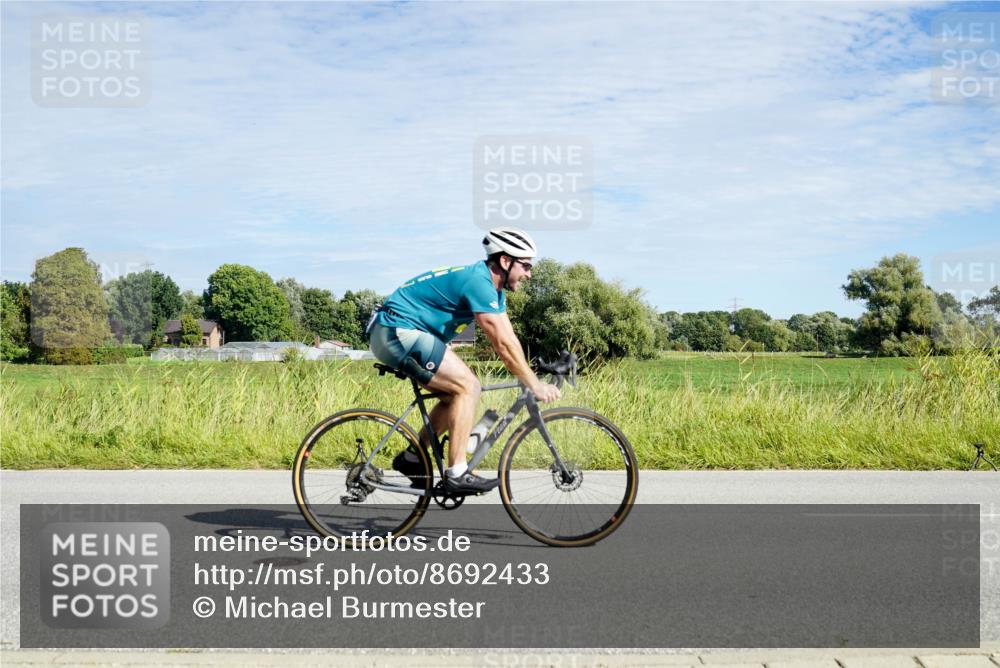 31.08.2025 - Elbe Triathlon Hamburg Michael Burmester http://msf.ph/oto/8692433 31.08.2025 10:36:02 Radfahren 760, 828, 911, 915, 923, 1125, 1199, 1217, 1229, 1242 meine-sportfotos.de
