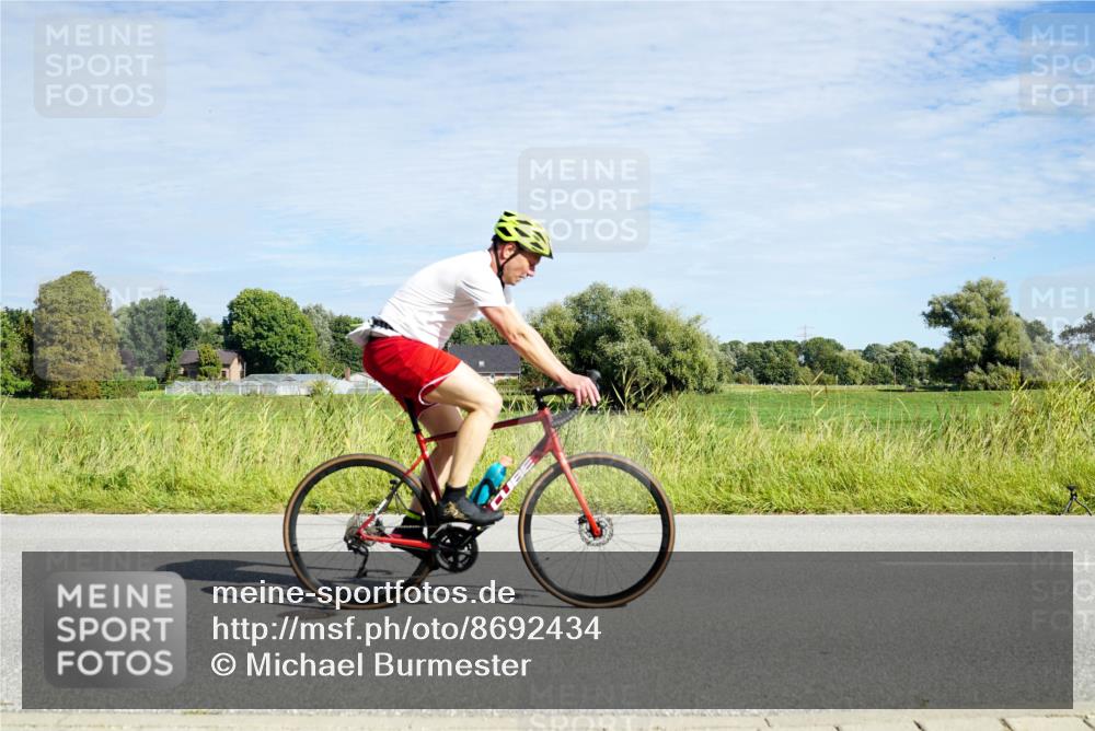 31.08.2025 - Elbe Triathlon Hamburg Michael Burmester http://msf.ph/oto/8692434 31.08.2025 10:36:05 Radfahren 781, 828, 915, 1199, 1217, 1242, 1245 meine-sportfotos.de