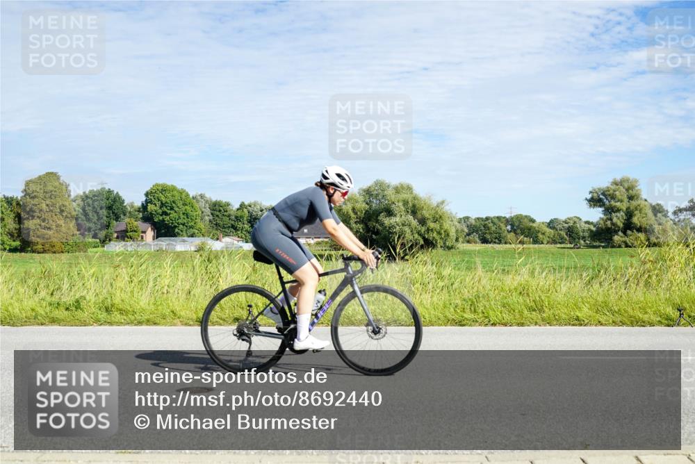 31.08.2025 - Elbe Triathlon Hamburg Michael Burmester http://msf.ph/oto/8692440 31.08.2025 10:36:09 Radfahren 781, 807, 828, 915, 1000, 1001, 1217, 1242, 1245 meine-sportfotos.de