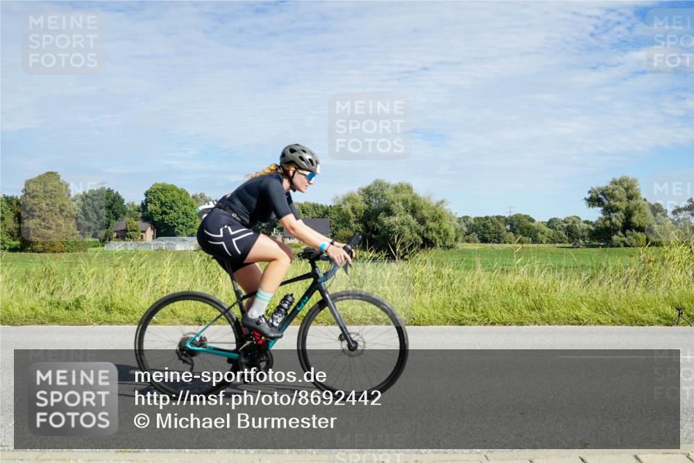31.08.2025 - Elbe Triathlon Hamburg Michael Burmester http://msf.ph/oto/8692442 31.08.2025 10:36:12 Radfahren 781, 807, 1000, 1001, 1009, 1114, 1245 meine-sportfotos.de