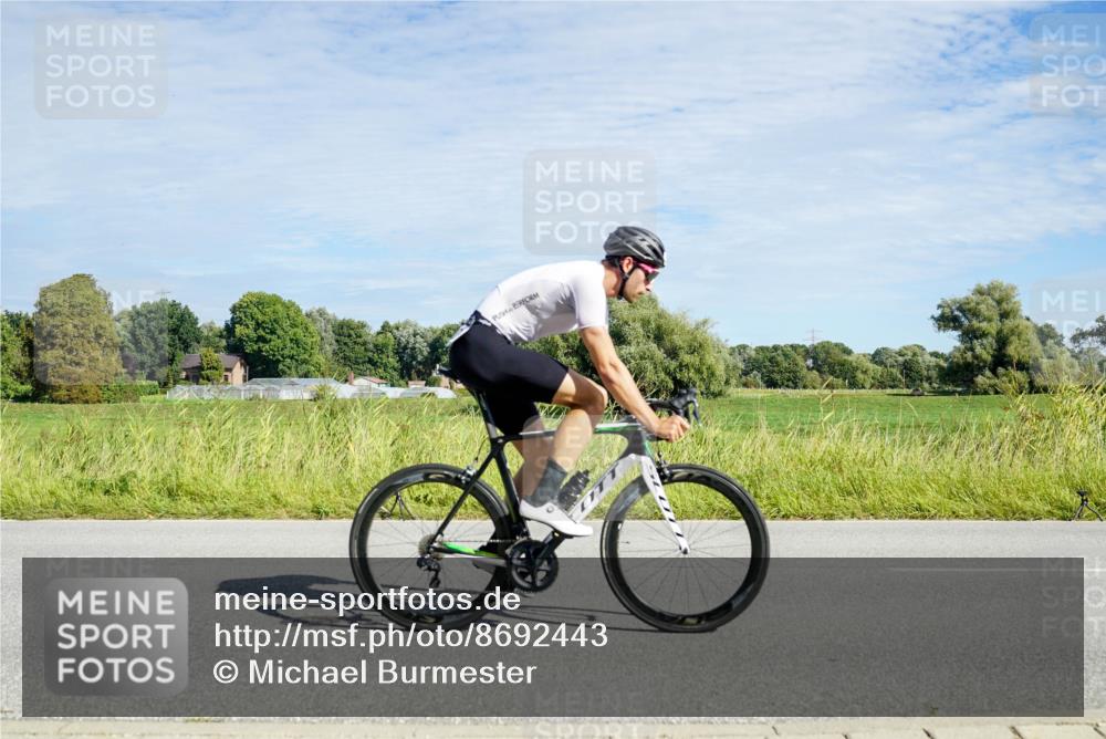 31.08.2025 - Elbe Triathlon Hamburg Michael Burmester http://msf.ph/oto/8692443 31.08.2025 10:36:13 Radfahren 781, 807, 1000, 1001, 1009, 1114, 1245 meine-sportfotos.de