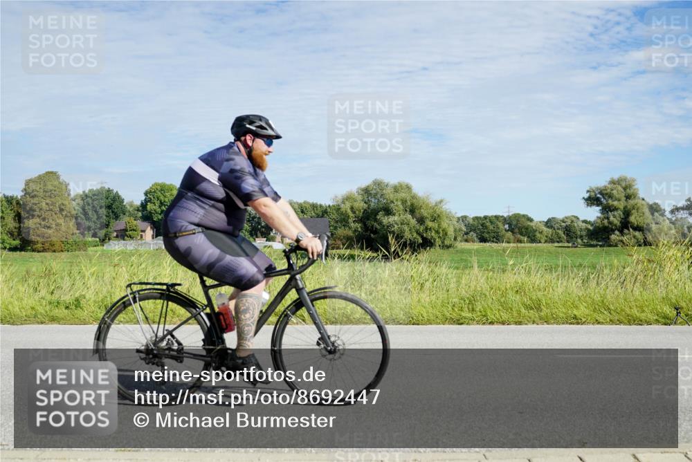 31.08.2025 - Elbe Triathlon Hamburg Michael Burmester http://msf.ph/oto/8692447 31.08.2025 10:36:18 Radfahren 681, 1001, 1009, 1114 meine-sportfotos.de