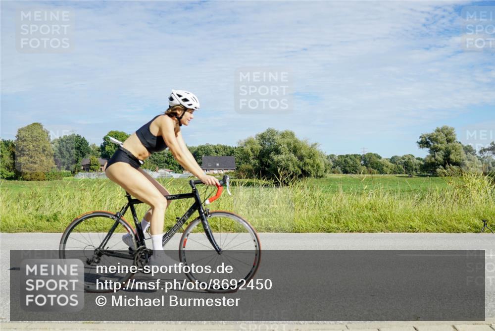 31.08.2025 - Elbe Triathlon Hamburg Michael Burmester http://msf.ph/oto/8692450 31.08.2025 10:36:26 Radfahren 681, 877, 1012 meine-sportfotos.de