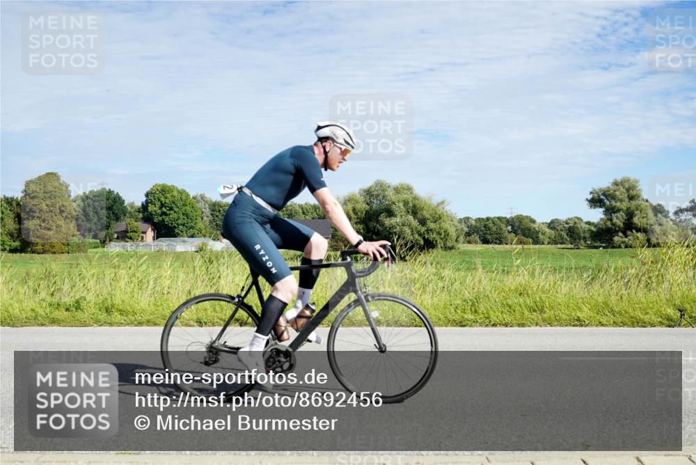 31.08.2025 - Elbe Triathlon Hamburg Michael Burmester http://msf.ph/oto/8692456 31.08.2025 10:36:40 Radfahren 920, 1024, 1042, 1113, 1137, 1159, 1222 meine-sportfotos.de