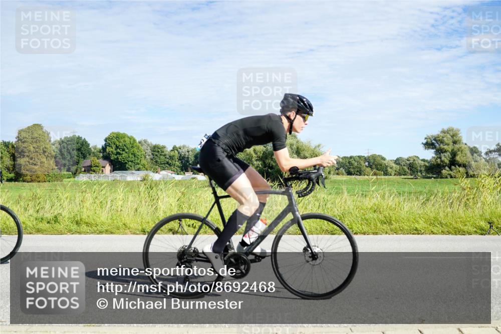 31.08.2025 - Elbe Triathlon Hamburg Michael Burmester http://msf.ph/oto/8692468 31.08.2025 10:36:51 Radfahren 953, 963, 983, 998, 1056, 1067, 1124, 1135, 1178 meine-sportfotos.de