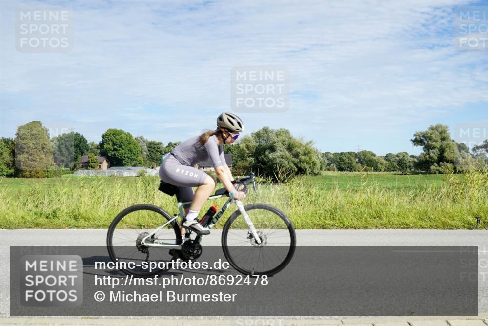 31.08.2025 - Elbe Triathlon Hamburg Michael Burmester http://msf.ph/oto/8692478 31.08.2025 10:37:05 Radfahren 796, 808, 810, 814, 816, 989, 1030, 1063, 1194, 1207, 1304 meine-sportfotos.de