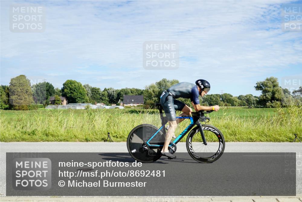 31.08.2025 - Elbe Triathlon Hamburg Michael Burmester http://msf.ph/oto/8692481 31.08.2025 10:37:10 Radfahren 808, 822, 880, 931, 984, 989, 1030, 1052, 1063, 1086, 1192, 1304 meine-sportfotos.de