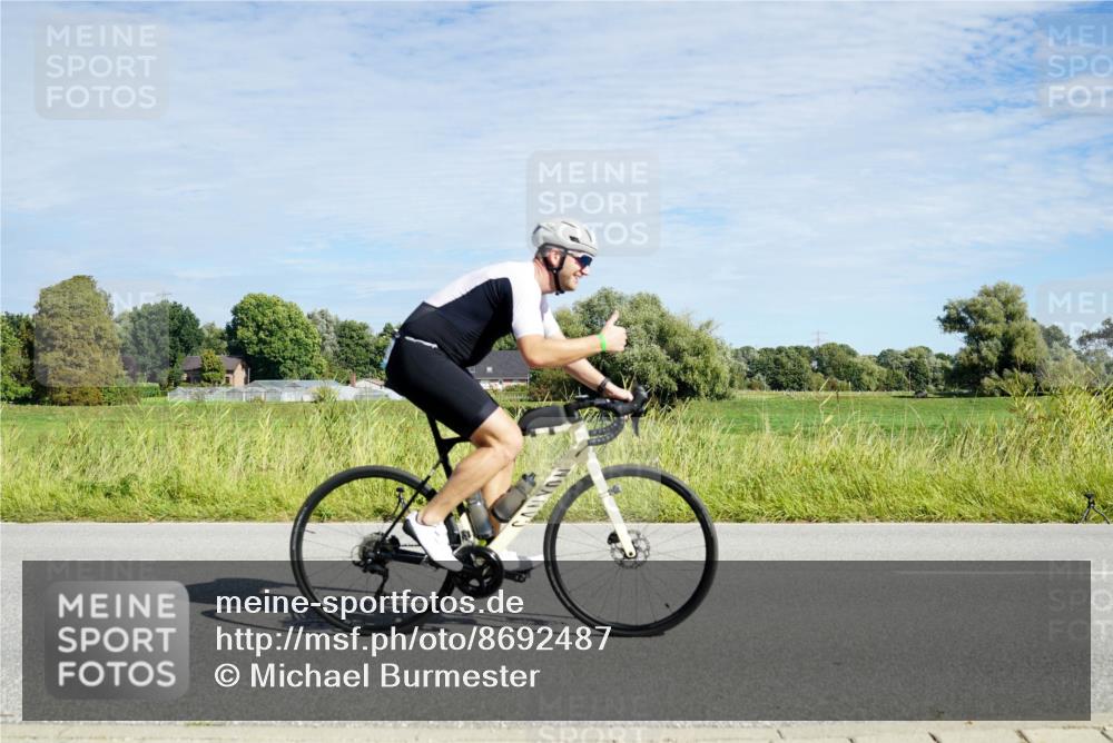 31.08.2025 - Elbe Triathlon Hamburg Michael Burmester http://msf.ph/oto/8692487 31.08.2025 10:37:17 Radfahren 880, 984, 1052, 1192 meine-sportfotos.de