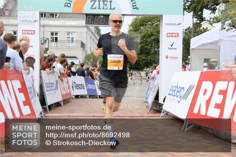 31.08.2025 - 21. Blankeneser Heldenlauf Strokosch-Dieckow http://msf.ph/oto/8692498 31.08.2025 12:38:04 Ziel 5561, 4076 meine-sportfotos.de