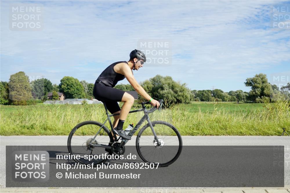 31.08.2025 - Elbe Triathlon Hamburg Michael Burmester http://msf.ph/oto/8692507 31.08.2025 10:38:02 Radfahren 950, 981, 1051, 1070, 1088, 1166, 1315 meine-sportfotos.de