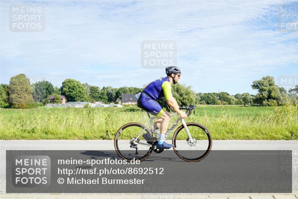 31.08.2025 - Elbe Triathlon Hamburg Michael Burmester http://msf.ph/oto/8692512 31.08.2025 10:38:12 Radfahren 824, 879, 981, 1016, 1047, 1048, 1083, 1152 meine-sportfotos.de