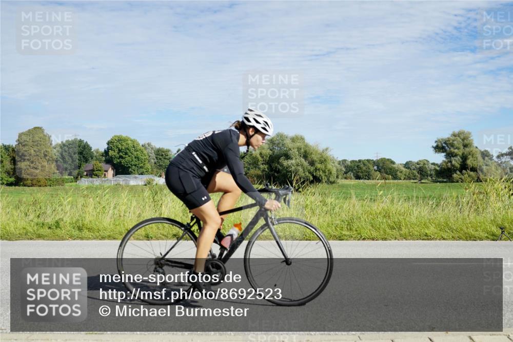 31.08.2025 - Elbe Triathlon Hamburg Michael Burmester http://msf.ph/oto/8692523 31.08.2025 10:38:20 Radfahren 824, 832, 844, 942, 965, 1048, 1106, 1152 meine-sportfotos.de