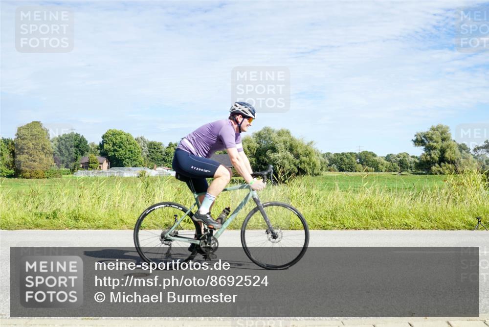 31.08.2025 - Elbe Triathlon Hamburg Michael Burmester http://msf.ph/oto/8692524 31.08.2025 10:38:22 Radfahren 824, 832, 844, 942, 965, 1106, 1152 meine-sportfotos.de
