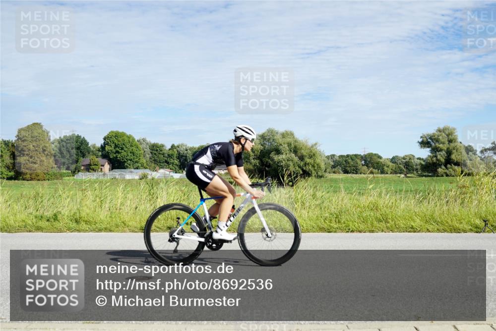 31.08.2025 - Elbe Triathlon Hamburg Michael Burmester http://msf.ph/oto/8692536 31.08.2025 10:38:36 Radfahren 771, 795, 899, 972, 1201, 1274 meine-sportfotos.de