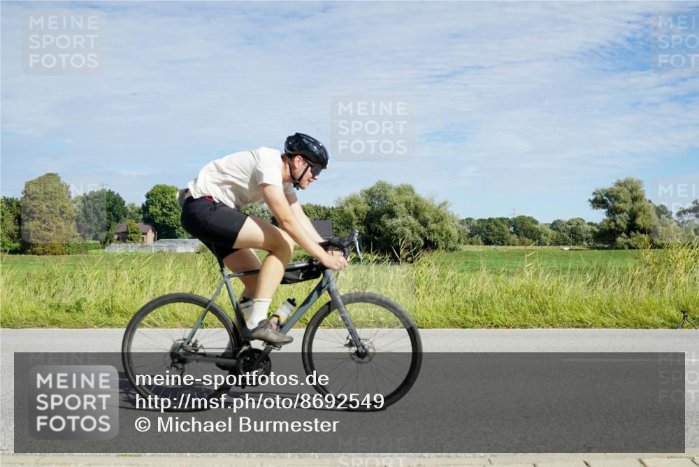 31.08.2025 - Elbe Triathlon Hamburg Michael Burmester http://msf.ph/oto/8692549 31.08.2025 10:38:59 Radfahren 995, 996, 1018, 1122 meine-sportfotos.de