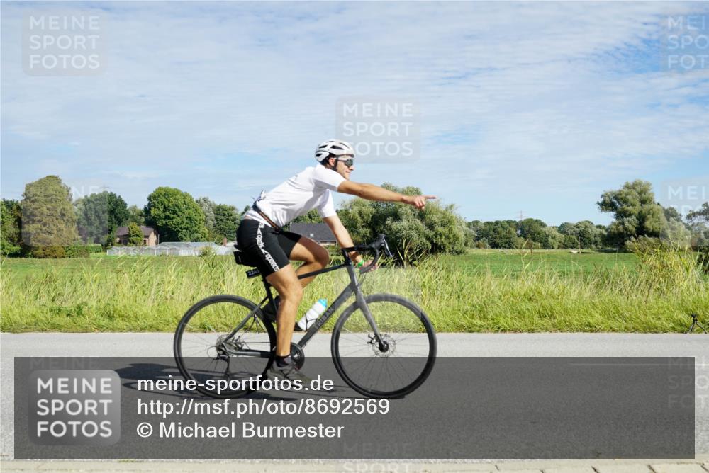 31.08.2025 - Elbe Triathlon Hamburg Michael Burmester http://msf.ph/oto/8692569 31.08.2025 10:39:36 Radfahren 812, 836, 937, 1037, 1075, 1091, 1107 meine-sportfotos.de