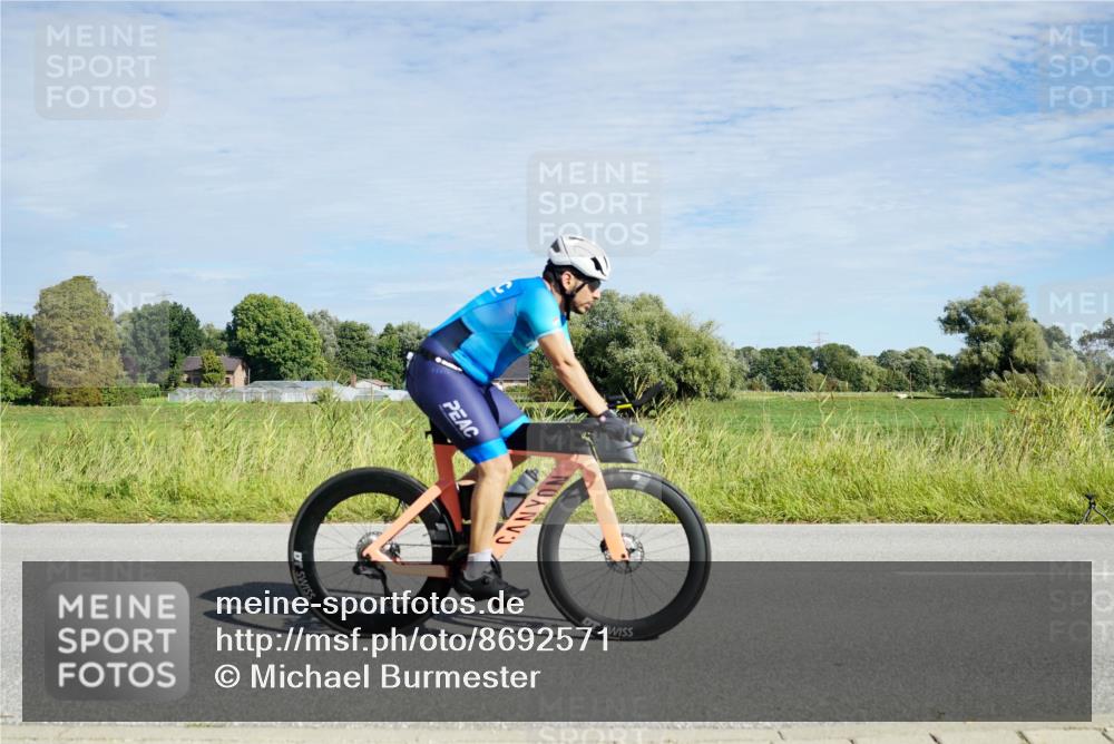 31.08.2025 - Elbe Triathlon Hamburg Michael Burmester http://msf.ph/oto/8692571 31.08.2025 10:39:39 Radfahren 762, 812, 937, 961, 1037, 1075, 1091, 1149 meine-sportfotos.de