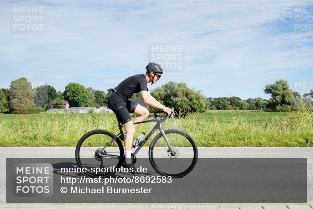31.08.2025 - Elbe Triathlon Hamburg Michael Burmester http://msf.ph/oto/8692583 31.08.2025 10:39:55 Radfahren 962, 994, 1145, 1158 meine-sportfotos.de