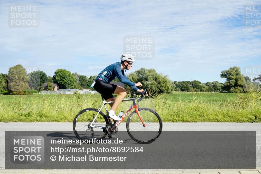 31.08.2025 - Elbe Triathlon Hamburg Michael Burmester http://msf.ph/oto/8692584 31.08.2025 10:39:59 Radfahren 962, 1158, 1286 meine-sportfotos.de