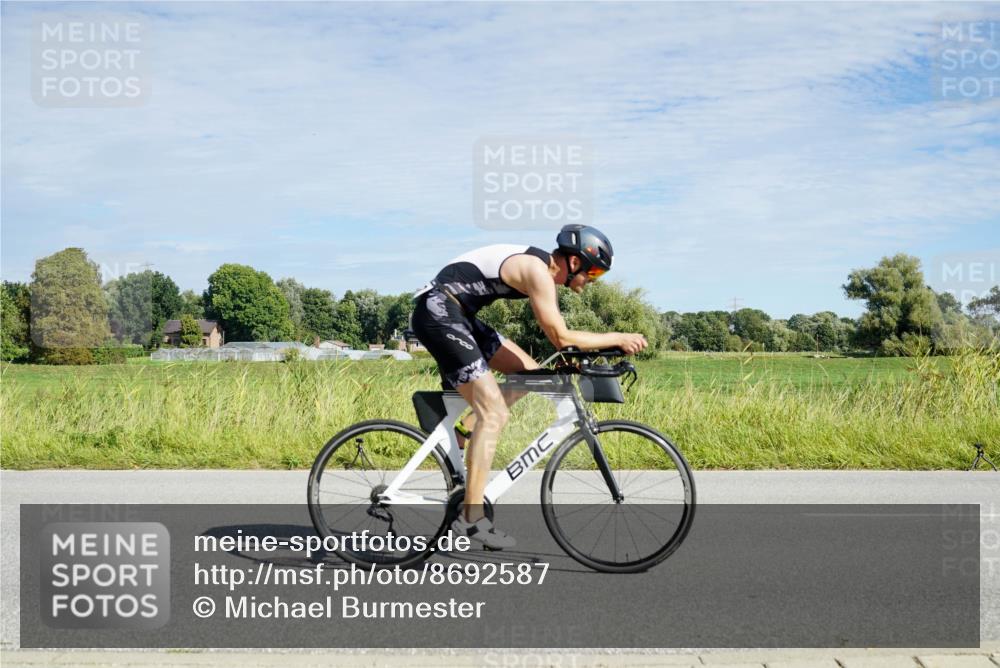31.08.2025 - Elbe Triathlon Hamburg Michael Burmester http://msf.ph/oto/8692587 31.08.2025 10:40:06 Radfahren 997, 1095, 1286 meine-sportfotos.de