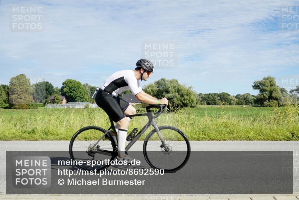 31.08.2025 - Elbe Triathlon Hamburg Michael Burmester http://msf.ph/oto/8692590 31.08.2025 10:40:07 Radfahren 997, 1095, 1286 meine-sportfotos.de