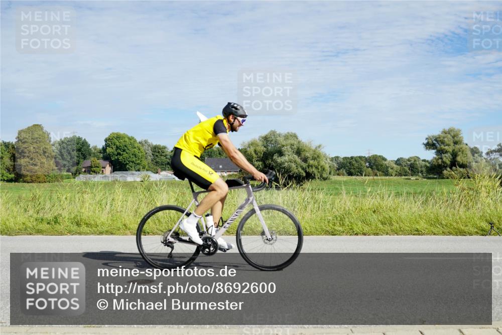 31.08.2025 - Elbe Triathlon Hamburg Michael Burmester http://msf.ph/oto/8692600 31.08.2025 10:40:43 Radfahren 818, 1021, 1039, 1043, 1298 meine-sportfotos.de