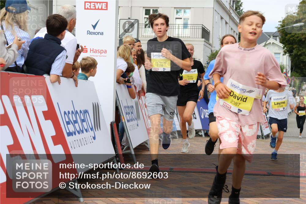 31.08.2025 - 21. Blankeneser Heldenlauf Strokosch-Dieckow http://msf.ph/oto/8692603 31.08.2025 10:28:53 Ziel 2060, 2346, 2718, 2719, 2143, 2387 meine-sportfotos.de