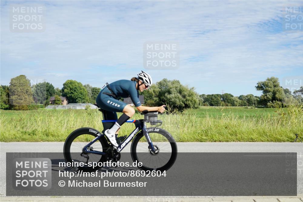 31.08.2025 - Elbe Triathlon Hamburg Michael Burmester http://msf.ph/oto/8692604 31.08.2025 10:40:44 Radfahren 818, 1039, 1043, 1060 meine-sportfotos.de