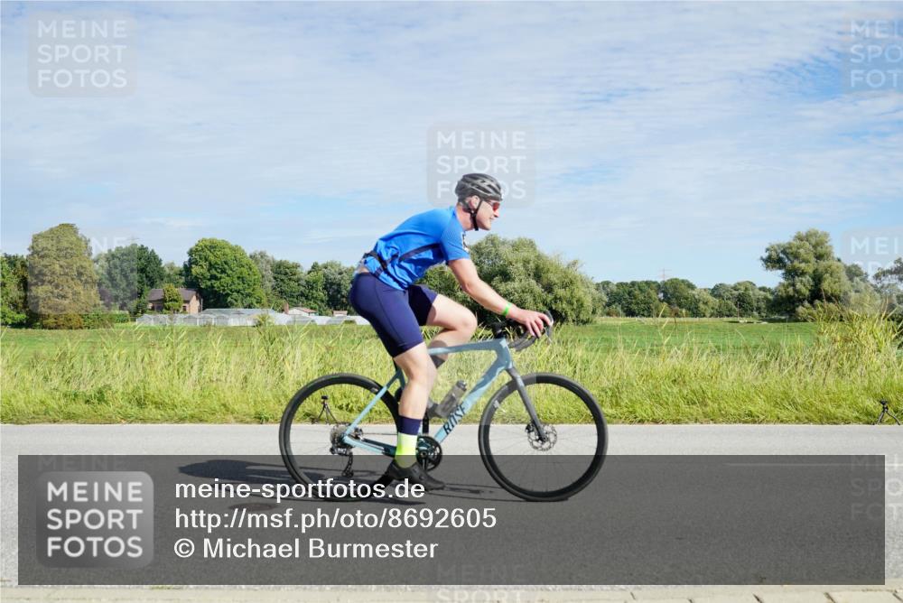 31.08.2025 - Elbe Triathlon Hamburg Michael Burmester http://msf.ph/oto/8692605 31.08.2025 10:40:50 Radfahren 975, 1060, 1129 meine-sportfotos.de