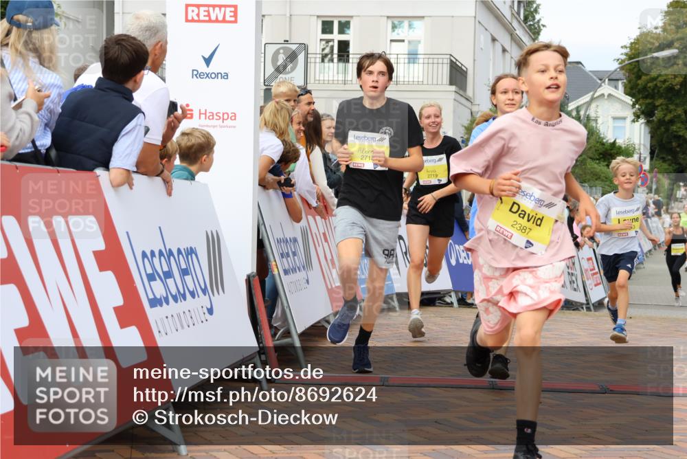 31.08.2025 - 21. Blankeneser Heldenlauf Strokosch-Dieckow http://msf.ph/oto/8692624 31.08.2025 10:28:53 Ziel 2060, 2346, 2718, 2719, 2143, 2387 meine-sportfotos.de