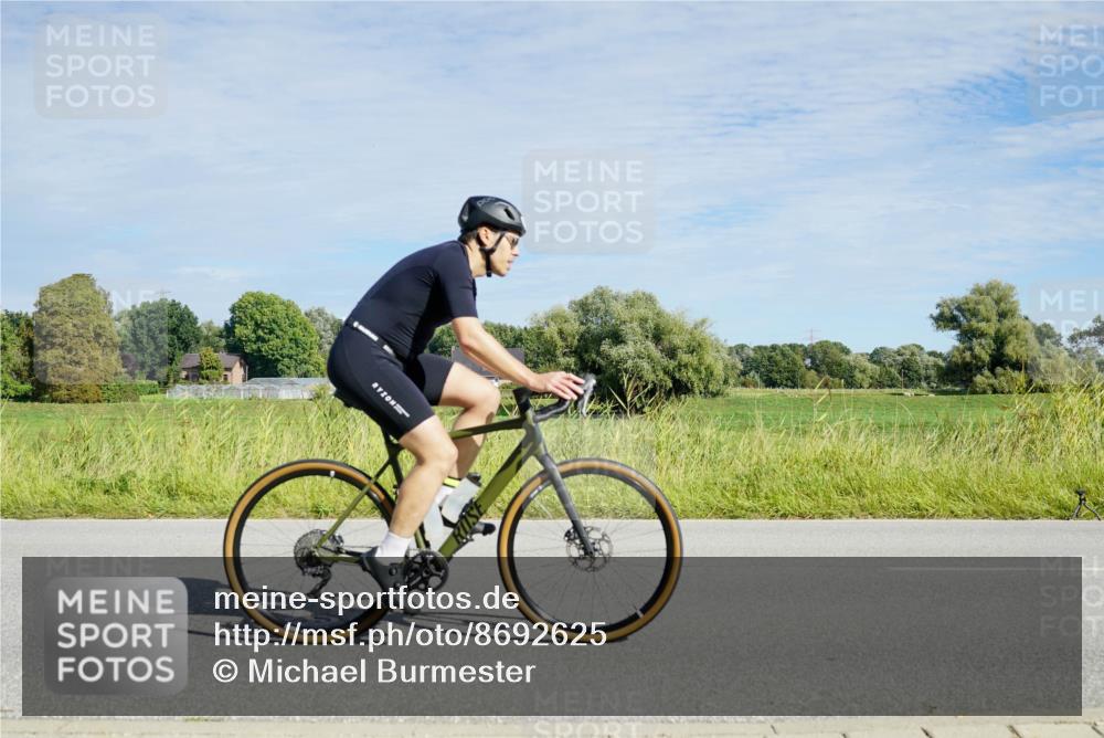 31.08.2025 - Elbe Triathlon Hamburg Michael Burmester http://msf.ph/oto/8692625 31.08.2025 10:41:33 Radfahren 926, 955, 1035, 1062, 1096, 1148, 1279 meine-sportfotos.de