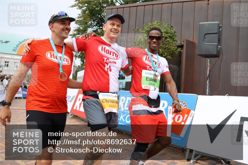 31.08.2025 - 21. Blankeneser Heldenlauf Strokosch-Dieckow http://msf.ph/oto/8692637 31.08.2025 12:37:42 Ziel 5699, 5698, 5617 meine-sportfotos.de