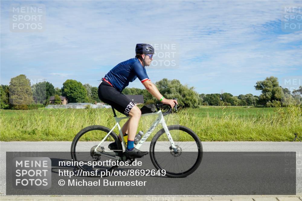 31.08.2025 - Elbe Triathlon Hamburg Michael Burmester http://msf.ph/oto/8692649 31.08.2025 10:42:22 Radfahren 992, 993, 1323 meine-sportfotos.de