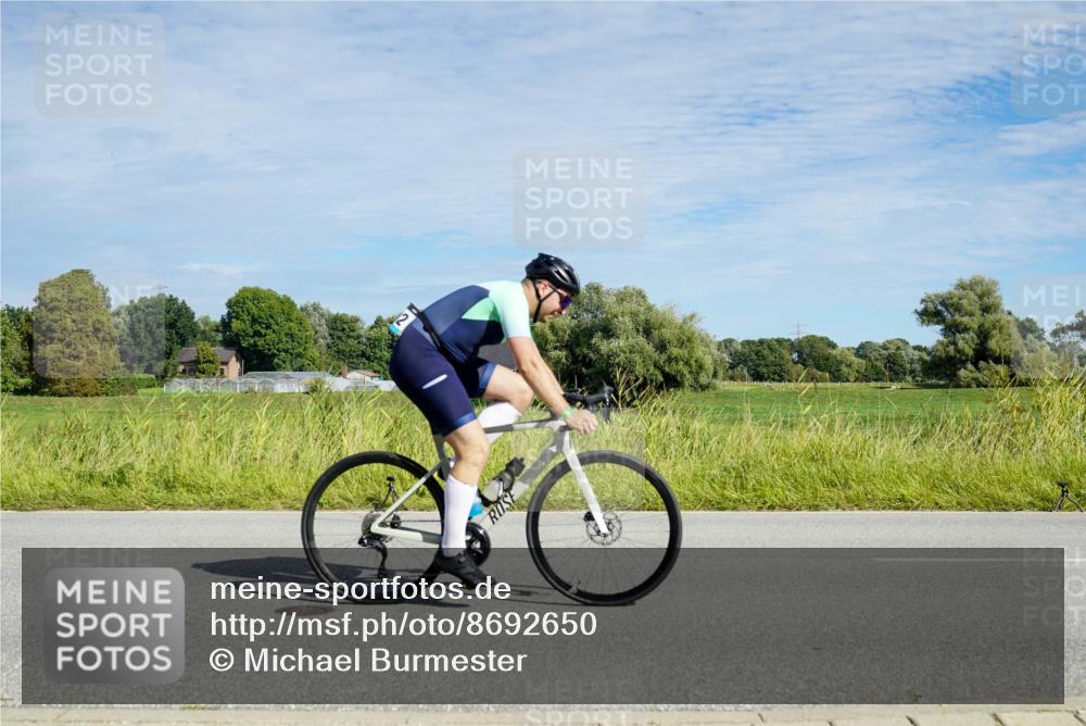 31.08.2025 - Elbe Triathlon Hamburg Michael Burmester http://msf.ph/oto/8692650 31.08.2025 10:42:22 Radfahren 992, 993, 1323 meine-sportfotos.de