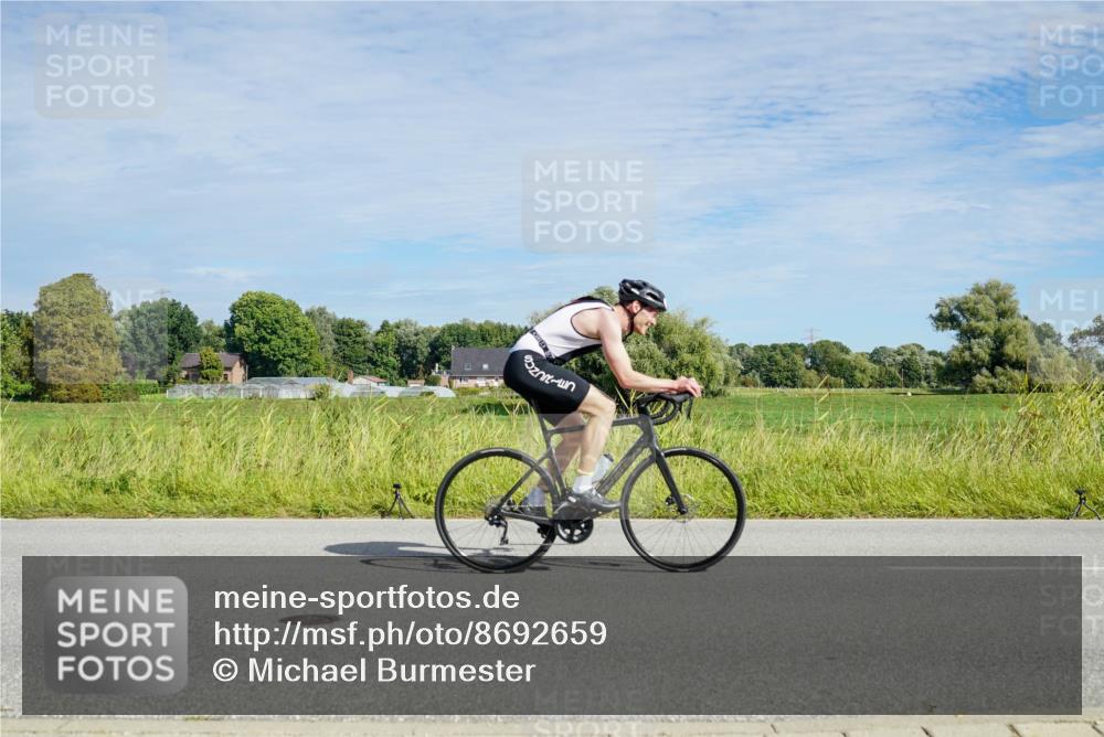 31.08.2025 - Elbe Triathlon Hamburg Michael Burmester http://msf.ph/oto/8692659 31.08.2025 10:42:36 Radfahren 863, 966, 1013, 1026, 1105, 1160, 1303, 1321 meine-sportfotos.de