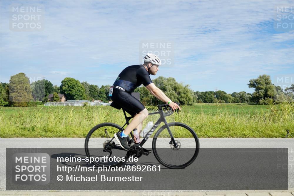 31.08.2025 - Elbe Triathlon Hamburg Michael Burmester http://msf.ph/oto/8692661 31.08.2025 10:42:38 Radfahren 863, 966, 1013, 1026, 1105, 1160, 1321 meine-sportfotos.de