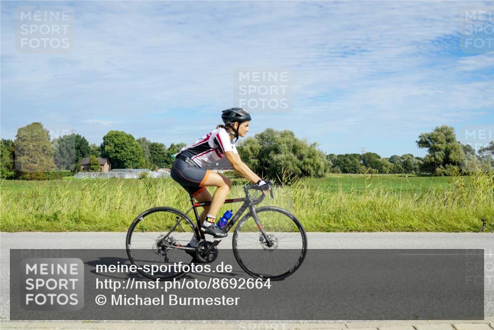 31.08.2025 - Elbe Triathlon Hamburg Michael Burmester http://msf.ph/oto/8692664 31.08.2025 10:42:41 Radfahren 863, 966, 1013, 1074, 1105, 1154 meine-sportfotos.de