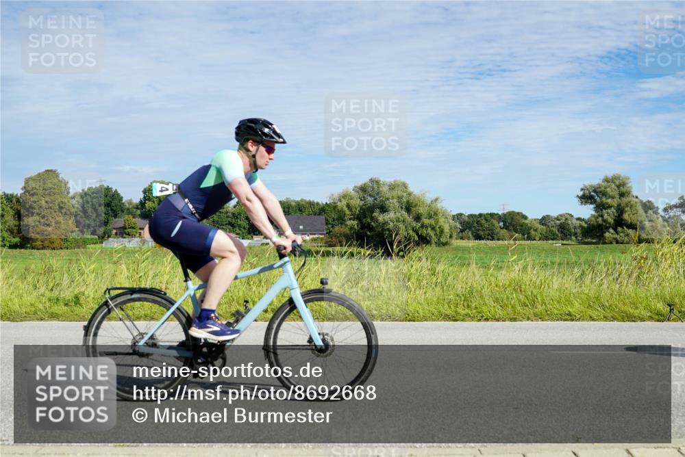 31.08.2025 - Elbe Triathlon Hamburg Michael Burmester http://msf.ph/oto/8692668 31.08.2025 10:42:46 Radfahren 1074, 1154 meine-sportfotos.de