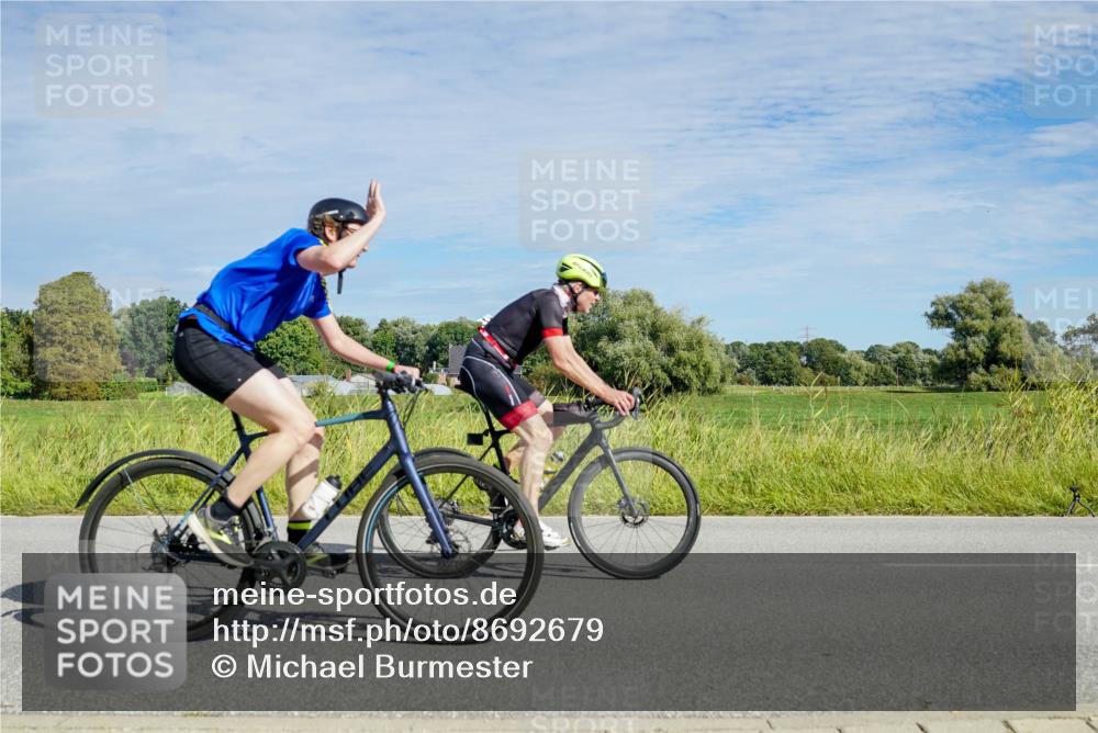 31.08.2025 - Elbe Triathlon Hamburg Michael Burmester http://msf.ph/oto/8692679 31.08.2025 10:43:08 Radfahren 806, 1010, 1103, 1196, 1280, 1299, 1327 meine-sportfotos.de