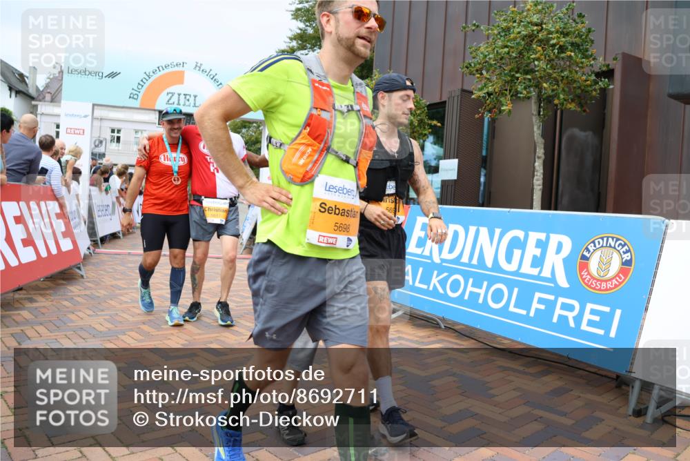31.08.2025 - 21. Blankeneser Heldenlauf Strokosch-Dieckow http://msf.ph/oto/8692711 31.08.2025 12:37:40 Ziel 5170, 5699, 5698, 5617, 4175 meine-sportfotos.de