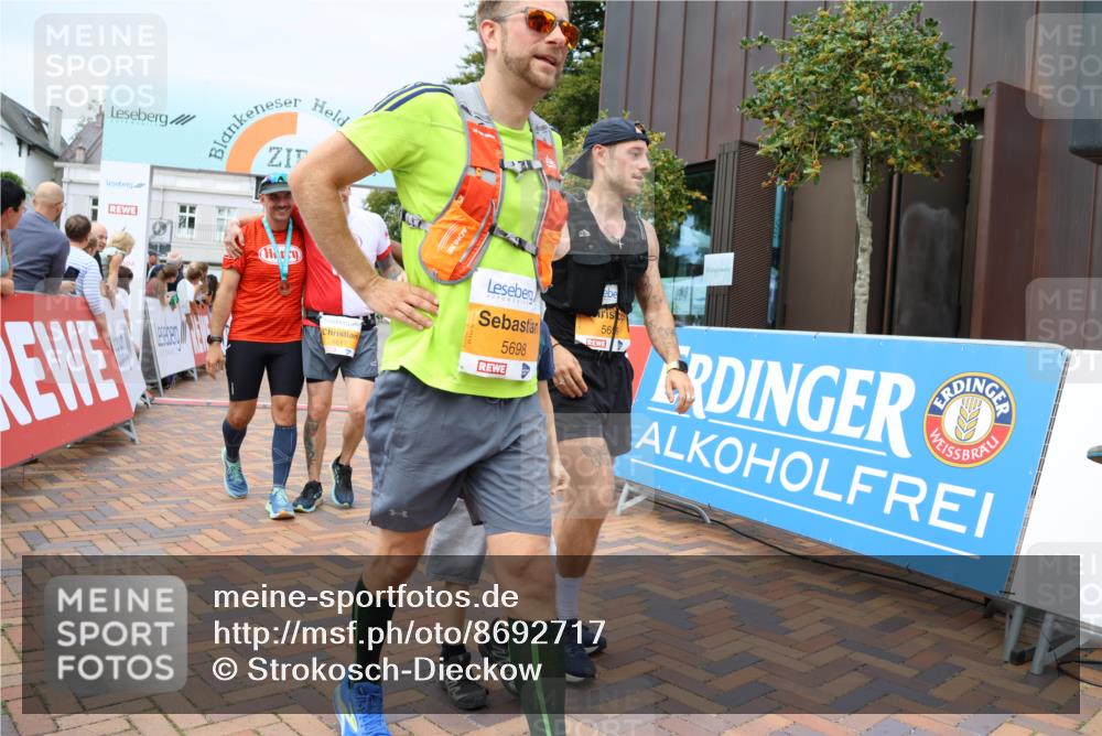 31.08.2025 - 21. Blankeneser Heldenlauf Strokosch-Dieckow http://msf.ph/oto/8692717 31.08.2025 12:37:40 Ziel 5170, 5699, 5698, 5617, 4175 meine-sportfotos.de