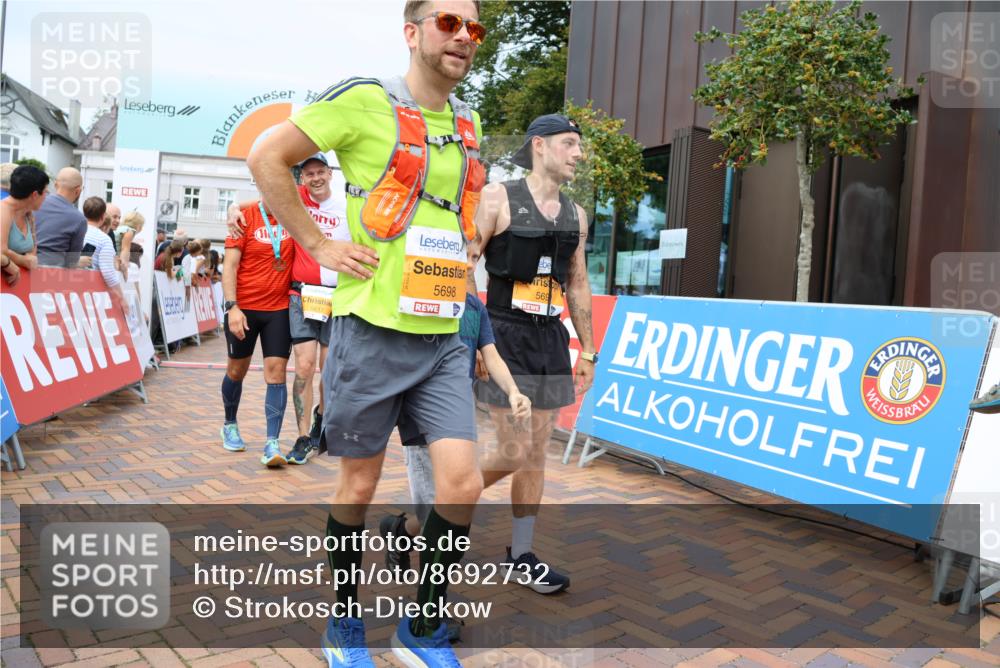 31.08.2025 - 21. Blankeneser Heldenlauf Strokosch-Dieckow http://msf.ph/oto/8692732 31.08.2025 12:37:39 Ziel 5170, 5699, 5698, 5617, 4175 meine-sportfotos.de