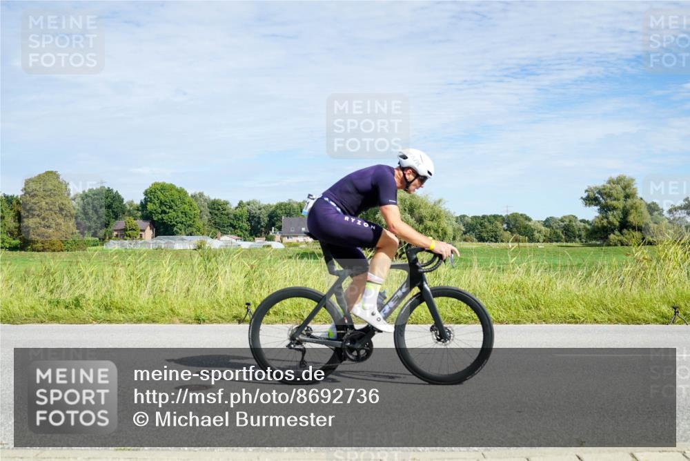31.08.2025 - Elbe Triathlon Hamburg Michael Burmester http://msf.ph/oto/8692736 31.08.2025 10:45:18 Radfahren 401, 809, 1261, 1275, 1338 meine-sportfotos.de