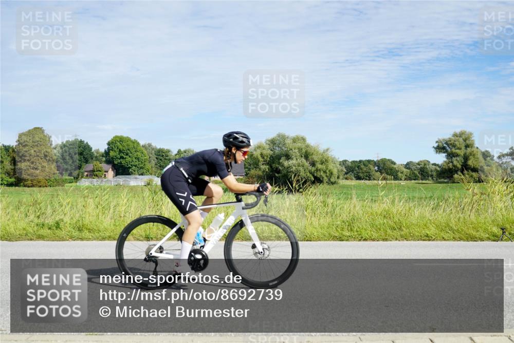31.08.2025 - Elbe Triathlon Hamburg Michael Burmester http://msf.ph/oto/8692739 31.08.2025 10:45:21 Radfahren 401, 809, 1261, 1275, 1319, 1337, 1338 meine-sportfotos.de