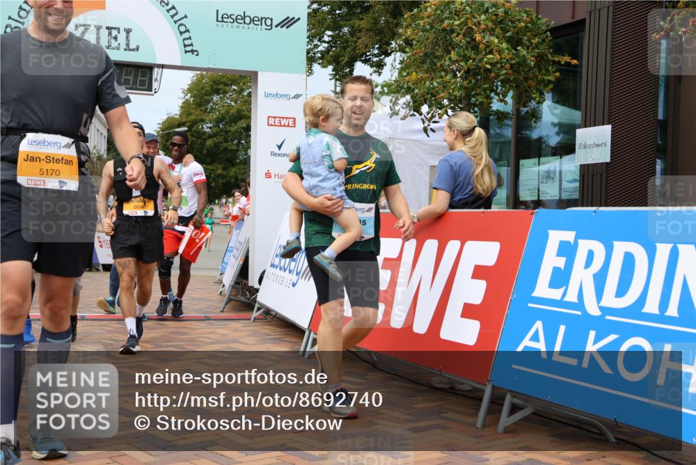 31.08.2025 - 21. Blankeneser Heldenlauf Strokosch-Dieckow http://msf.ph/oto/8692740 31.08.2025 12:37:36 Ziel 5170, 5265, 5699, 5698, 5617, 4175 meine-sportfotos.de