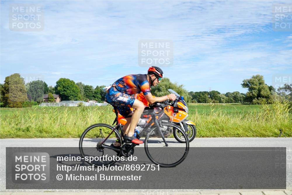 31.08.2025 - Elbe Triathlon Hamburg Michael Burmester http://msf.ph/oto/8692751 31.08.2025 10:45:52 Radfahren 1102, 1132 meine-sportfotos.de