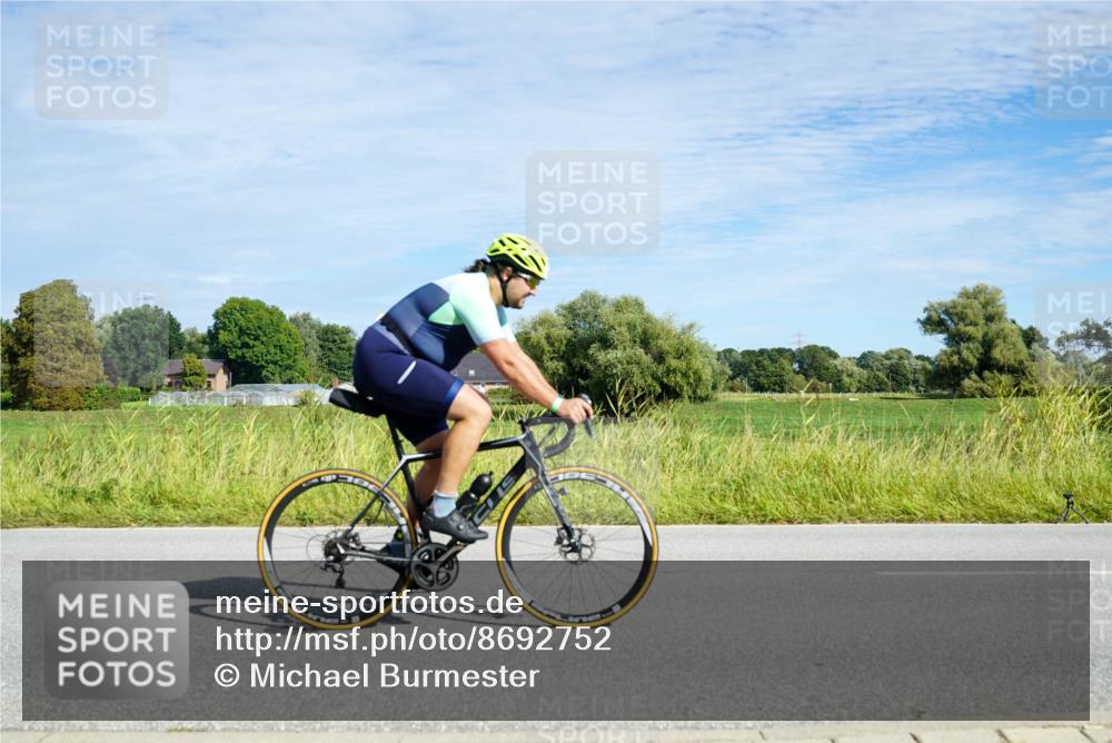 31.08.2025 - Elbe Triathlon Hamburg Michael Burmester http://msf.ph/oto/8692752 31.08.2025 10:45:54 Radfahren 1102, 1132 meine-sportfotos.de