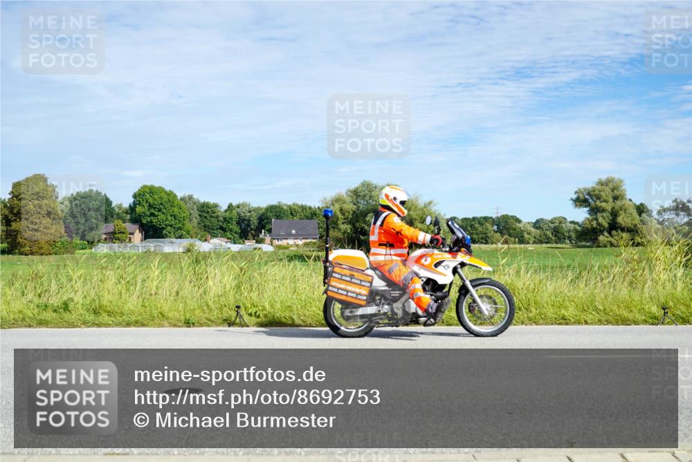 31.08.2025 - Elbe Triathlon Hamburg Michael Burmester http://msf.ph/oto/8692753 31.08.2025 10:45:55 Radfahren 1102, 1132 meine-sportfotos.de
